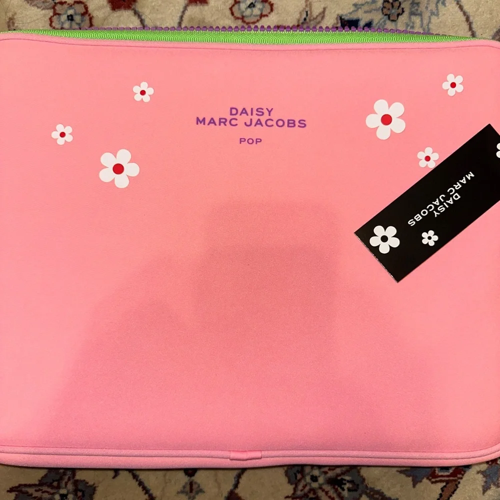 Marc Jacobs Daisy Pink Floral Laptop case